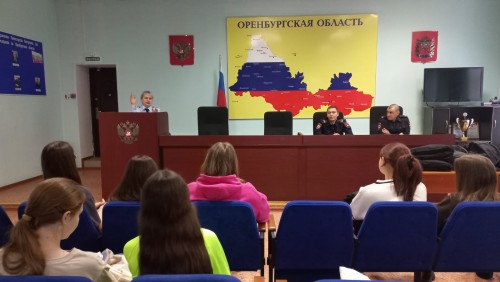 В Сорочинском городском округе полицейские и общественники обсудили со школьниками опасность терроризма и экстремизма