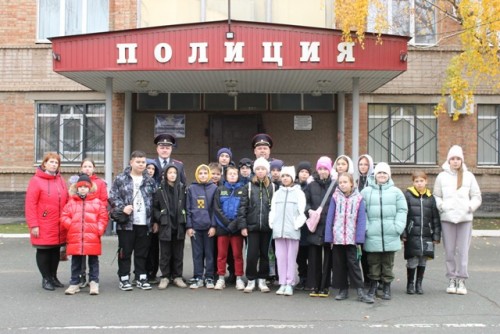 Школьники и студенты побывали на экскурсии в отделе полиции города Новотроицка