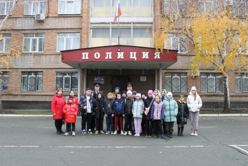 Школьники и студенты побывали на экскурсии в отделе полиции города Новотроицка