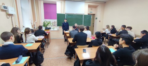 Полицейские провели беседу о вреде наркотиков с 10-классниками школы № 3 Соль-Илецка