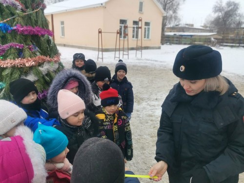 Госавтоинспекторы Соль-Илецка напоминают детям о правилах безопасного поведения в зимний период