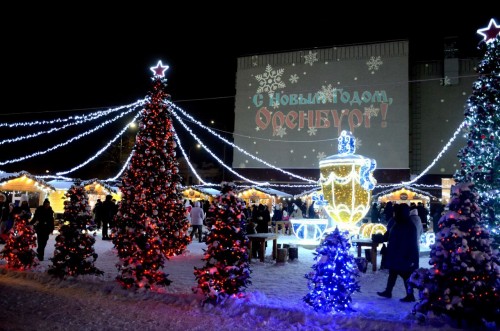 Новогодний городок на площади имени Ленина в Оренбурге будет работать до 21 января.