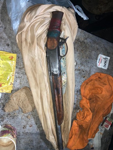 В Переволоцком районе полицейские задержали подозреваемого в незаконном хранении оружия В Переволоцком районе полицейские задержали подозреваемого в незаконном хранении оружия