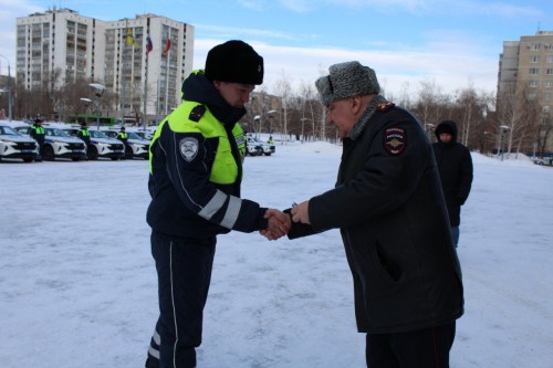 Оренбургским полицейским вручили 25 автомобилей