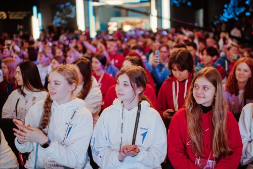 Юные оренбуржцы принимают участие во II Съезде «Движения первых»