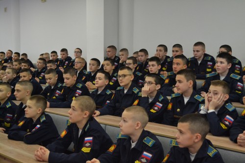 В Оренбурге полицейские провели беседу с кадетами Оренбургского президентского кадетского училища