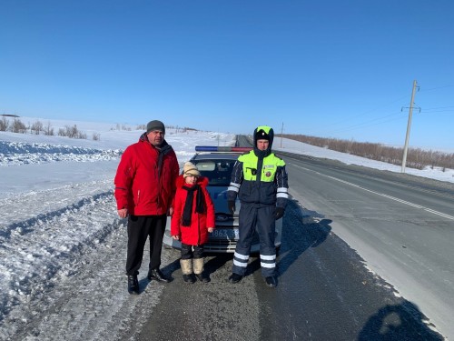 Сотрудники Госавтоинспекции Гайского городского округа помогли водителю, который оказался в трудной ситуации на дороге