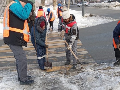 Более 18 тысяч кубометров снега вывезли с территории Оренбурга за прошедшие выходные
