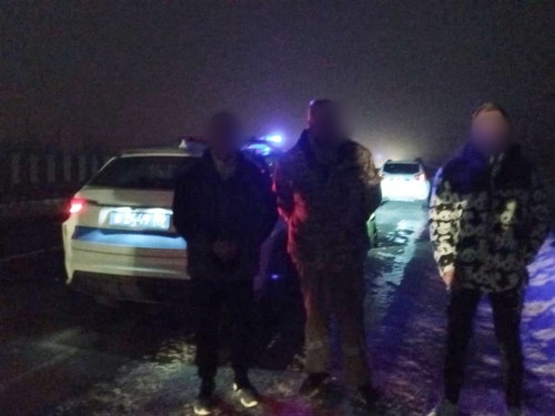 Житель Оренбургского района пытался сначала дать взятку инспектору ДПС, а затем избавиться от вещественного доказательства