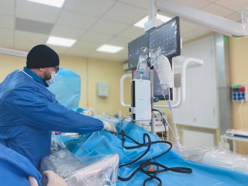 Рентген-хирурги городской больницы Орска освоили новую методику при проведении операции на сосудах сердца
