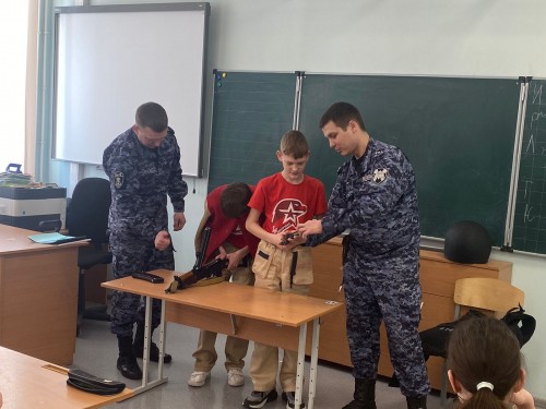 Росгвардейцы провели урок мужества с учащимися школы «Ясень» Оренбургского района