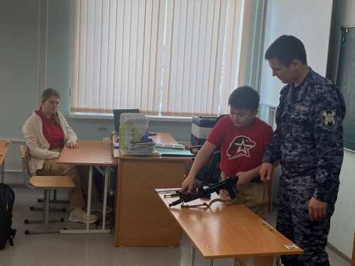 Росгвардейцы провели урок мужества с учащимися школы «Ясень» Оренбургского района