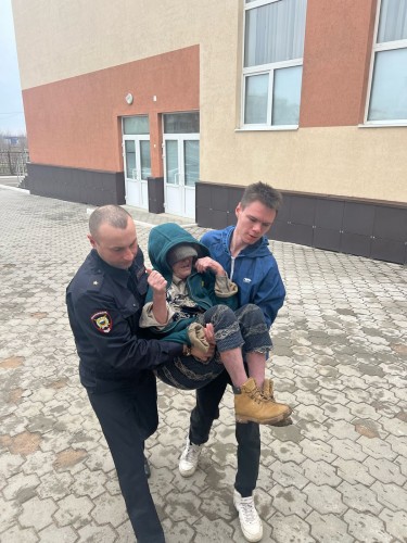 В Оренбургской области сотрудники полиции несут службу в пунктах временного размещения граждан