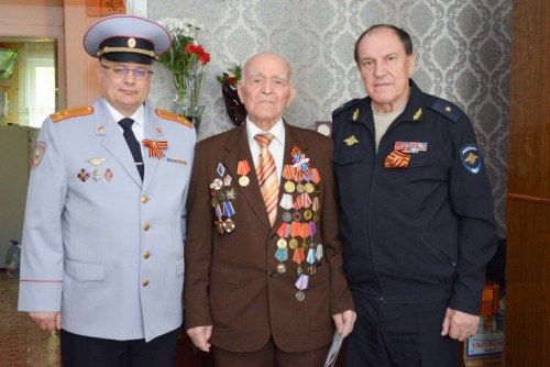 В преддверии 79-ой годовщины Великой Победы руководство УМВД области побывало в гостях у ветерана