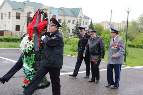 Оренбургские полицейские приняли участие в торжественной церемонии возложения цветов к памятникам и мемориалам