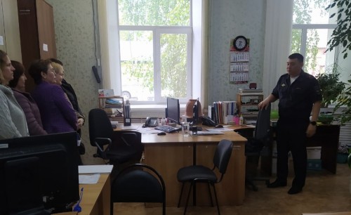Начальник ОВМ ОМВД России по Саракташскому району проинформировал соцработников о госуслугах