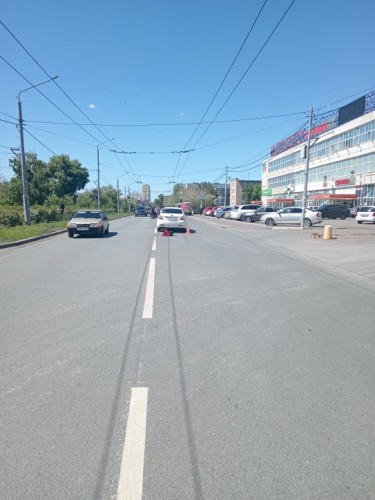 Сотрудники ГИБДД Оренбурга устанавливают обстоятельства наезда на пешехода