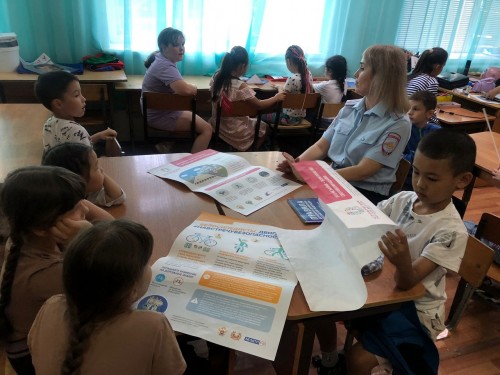 Сотрудники Госавтоинспекции Соль-Илецкого городского округа проводят в детских летних лагерях уроки дорожной безопасности