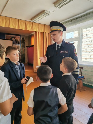 В рамках профилактического мероприятия «Внимание-дети!», сотрудники Госавтоинспекции Новотроицка провели акцию «Засветись, стань ярче!»