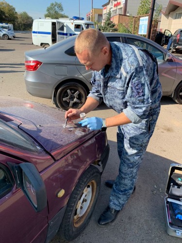 В Оренбурге подросток за ночь угнал 2 машины и велосипед, разбил окна на 2х автомобилях