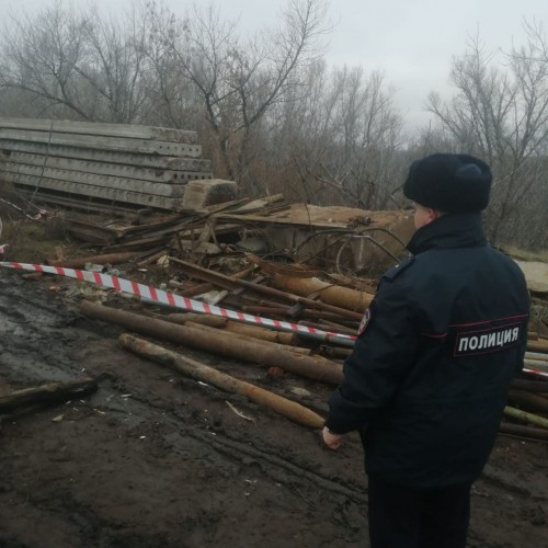 В Бузулуке сотрудники полиции обеспечивают охрану места обнаружения артиллерийского снаряда