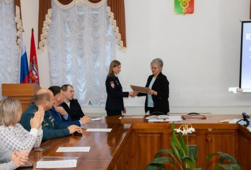 Движение первых вручили благодарственное письмо сотруднику МО МВД России « Абдулинский»