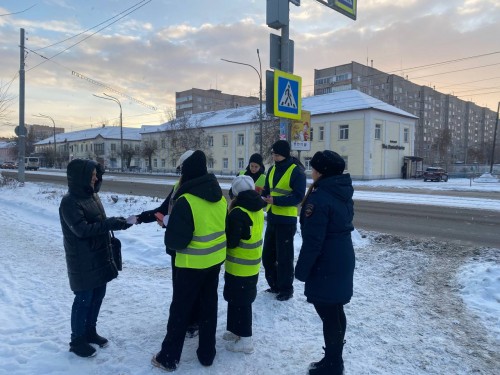 В городе Орске прошла информационно-пропагандистская акция  «Лайк за правильный переход!»