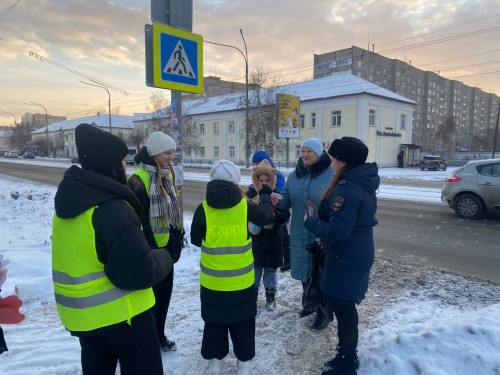 В городе Орске прошла информационно-пропагандистская акция  «Лайк за правильный переход!»