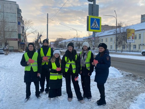 В городе Орске прошла информационно-пропагандистская акция  «Лайк за правильный переход!»