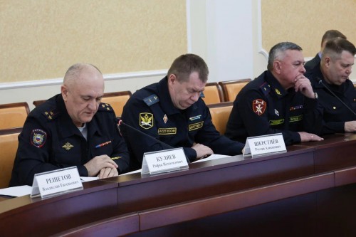 Губернатор Оренбуржья призвал все структуры подключиться к работе по "амнистии" иностранцев Губернатор Оренбуржья призвал все структуры подключиться к работе по "амнистии" иностранцев