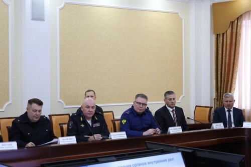 Губернатор Оренбуржья призвал все структуры подключиться к работе по "амнистии" иностранцев Губернатор Оренбуржья призвал все структуры подключиться к работе по "амнистии" иностранцев