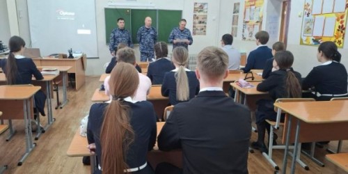 Росгвардейцы рассказали о ведомственных ВУЗах Росгвардии учащимся СОШ №56 г. Оренбурга 	