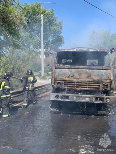 На Нежинском шоссе сгорел Камаз На Нежинском шоссе сгорел Камаз