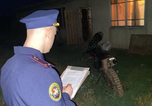 В Александровском районе местный житель одного знакомого убил второго покалечил В Александровском районе местный житель одного знакомого убил второго покалечил