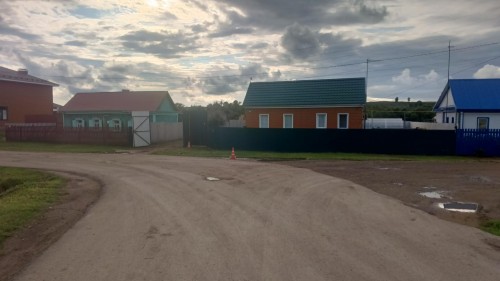 В Бугурусланском районе девочка на мотоцикле въехала в забор