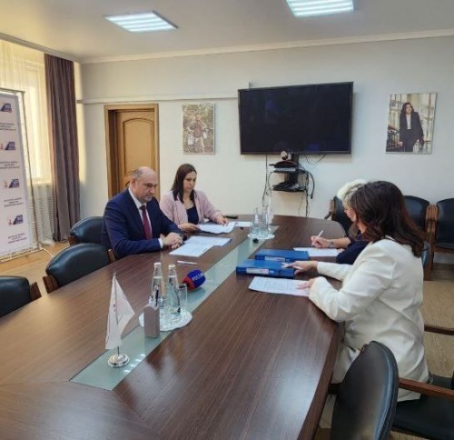 Евгений Солнцев подал подписи для регистрации на выборах губернатора