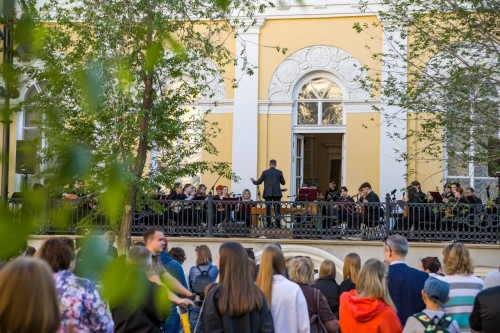 Каждую неделю по четвергам и пятницам в Оренбуржье устраивают музыкальные вечера Каждую неделю по четвергам и пятницам в Оренбуржье устраивают музыкальные вечера