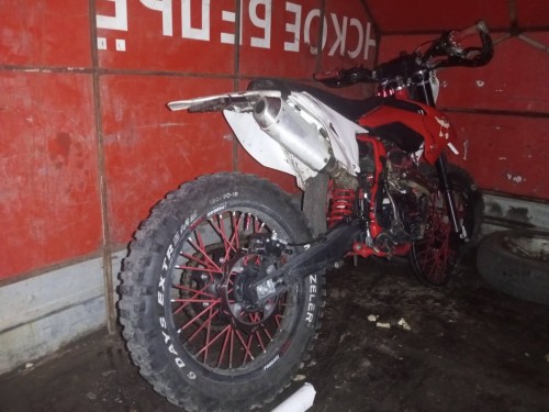 В Кувандыке водитель питбайка получил травмы при выполнении трюка