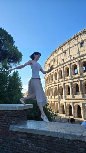 Римские каникулы: оренбургский платок среди колонн Колизея