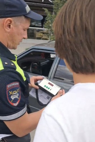 В Орске закрыли водителя не снявшего тонировку с автомобиля