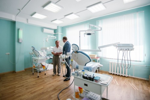 Уральская Сталь оказала поддержку стоматологическим клиникам Новотроицка