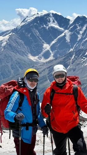 Сотрудники "Сладковско-Заречное" совершили восхождение на Эльбрус