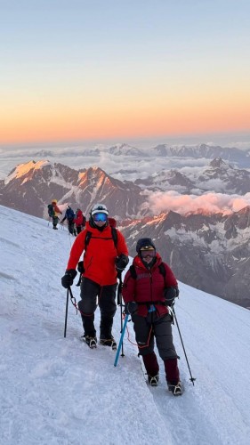 Сотрудники "Сладковско-Заречное" совершили восхождение на Эльбрус