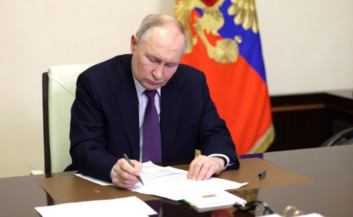 Президент Владимир Путин высоко оценил работу железнодорожников и педагогов оренбургского вуза Президент Владимир Путин высоко оценил работу железнодорожников и педагогов оренбургского вуза