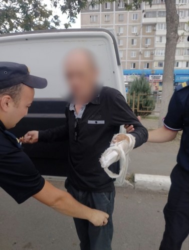 Оренбуржец ограбил маломобильную женщину