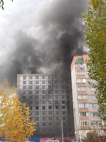 В Новотроицке борются с пожаром на стройке В Новотроицке борются с пожаром на стройке