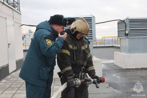 В Оренбурге прошли учения по тушению пожара на крыше высотного здания