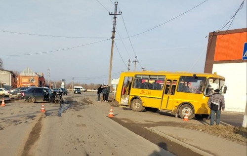 В Соль-Илецком округе школьный автобус устроил ДТП 