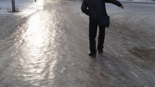 Оренбуржец хочет взыскать 500 000 рублей за полученные на гололёде переломы