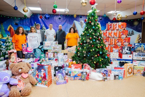 Металлурги Уральской Стали исполнили желания маленьких новотройчан